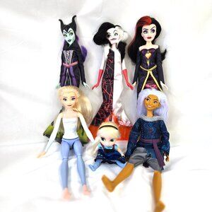 Various Disney Villains and Princess Dolls•	Little Elsa, Disney Animators Mini D